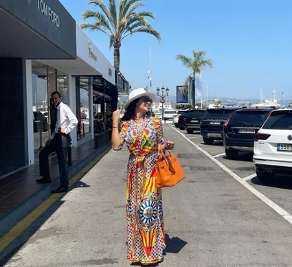 ياسمين صبري بفستان من تصميم Dolce &amp; Gabbana وحقيبة من Hermes 