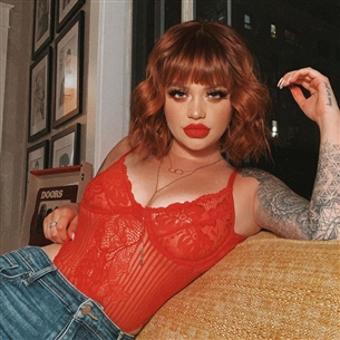 تُدعى تايلور ستينجولد