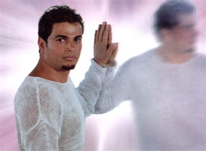 عمرو دياب في إطلاله من صور ألبوم تملي معاك 