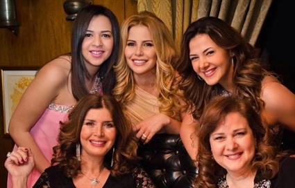 دلال عبد العزيز وميرفت أمين ومنة ودنيا وإيمي