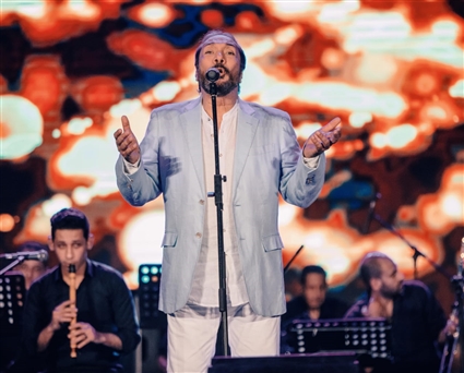 علي الحجار يأسر قلوب جمهوره في مسرح الزمالك بغناء 25 أغنية 