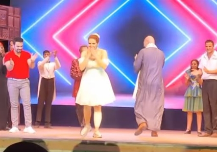 دنيا عبد العزيز