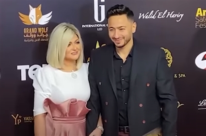 حمادة هلال وزوجته