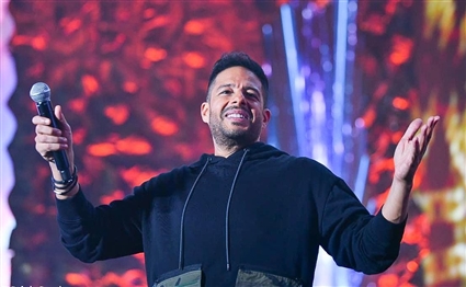 حماقي خلال الحفل