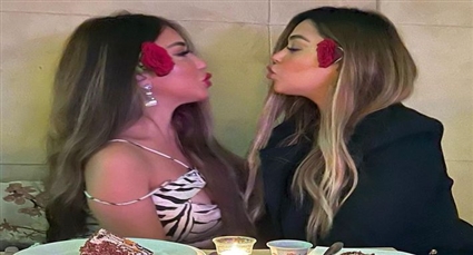 سارة سلامة وشقيقتها