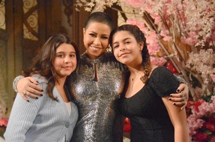 شيرين وابنتيها هنا ومريم