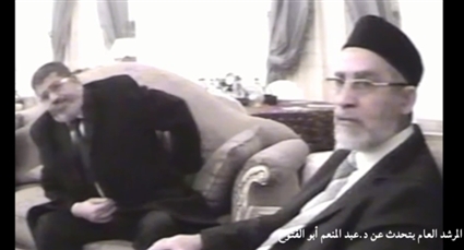 محمد بديع ومحمد مرسي في فيديو تسجيلي 