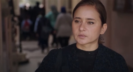 نيللي كريم في مشهد من الحلقة الخامسة من فاتن أمل حربي