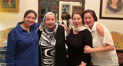 مي نور الشريف وشقيقتها سارة وبوسي ونورا