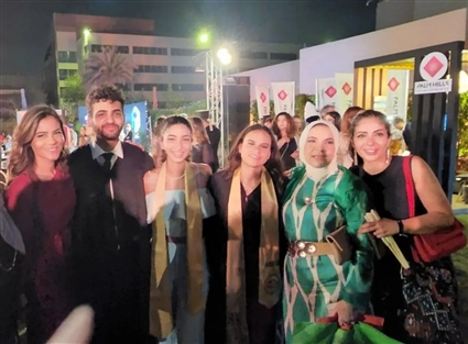 منى زكي وابنتها مع سالي فؤاد وابنها