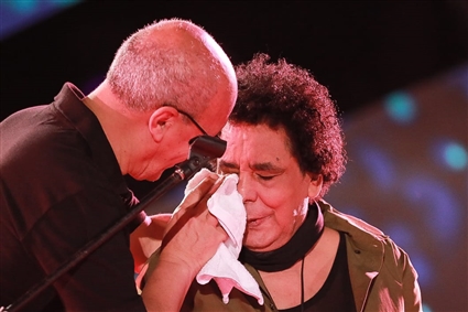 بكاء منير خلال حفله بالإسكندرية