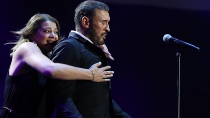 معجبة تقتحم حفل كاظم الساهر