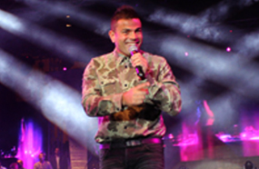 عمرو دياب خلال الحفل