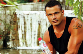 دياب كما ظهر في الإعلان