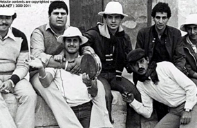 عمرو دياب مع أصدقاء الشباب