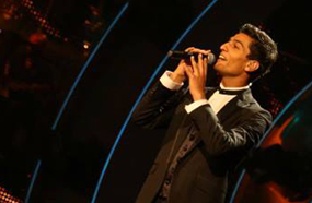 محمد عساف يشعل مسرح &quot;Arab Idol&quot; بـ &quot;علي الكوفية&quot;