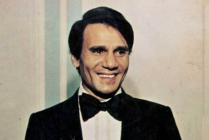 حكاية "في الفن".. عبد الحليم حافظ يطلب فيلما عن قصة حياته بعد رؤيته الموت بعينيه.. عائلته ترفض