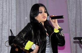 هيفاء وهبي تغني في حفل زفاف ابنة عادل حمودة