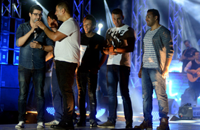 عمرو دياب وفريق عمل ألبومه الجديد