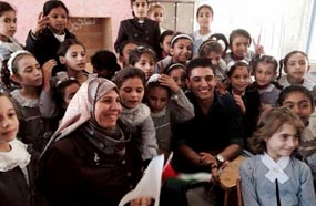 محمد عساف وسط التلميذات