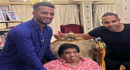 أحمد عدوية يتوسط محمد عدوية ومحمد رمضان