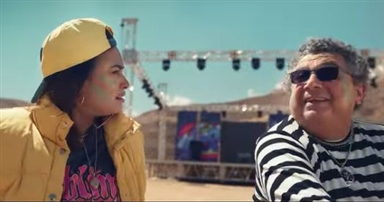 الكدواني وهند صبري في لقطة من الفيلم