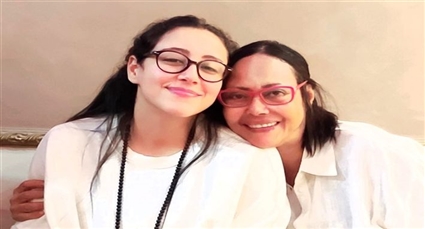 نهى العمروسي وابنتها نازلي