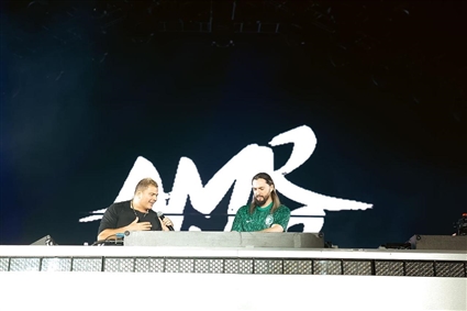 عمرو دياب وسالفاتور جاناتشي