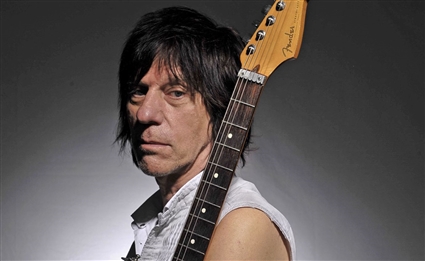 عازف الجيتار الشهير جيف بيك