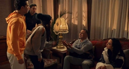 مشهد من كامل العدد