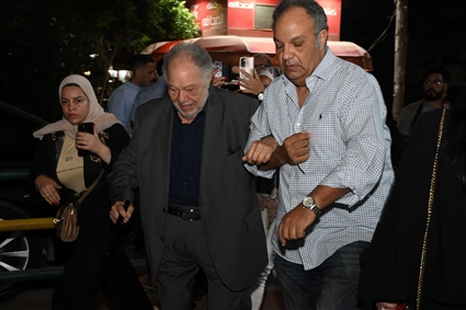 يحيى الفخراني في عزاء شقيق كريم أبو زيد