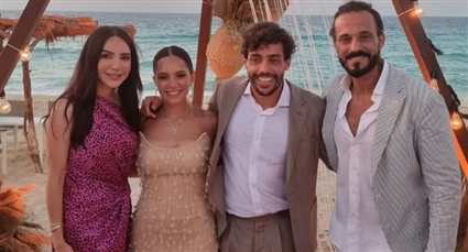 يوسف الشريف مع إنجي علاء وشقيقتها وعريسها