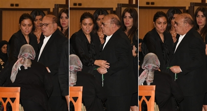 صلاح عبد الله في عزاء والد مي كساب