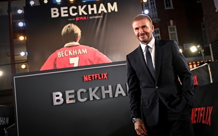 #السهرة_الرياضية – ديفيد بيكهام يحكي عن إصابته بالاكتئاب في 1998 واعتداء مدرب مانشستر عليه في مسلسل Beckham