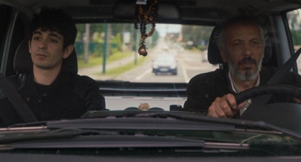 من الفيلم الجزائري ما فوق الضريح