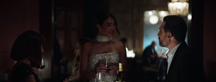 مشهد من أنف وثلاث عيون