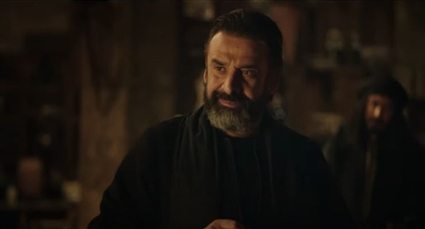 كريم عبد العزيز في مشهد من الحشاشين