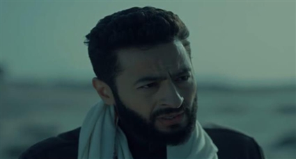 حمادة هلال في مشهد من مسلسل المداح أسطورة العودة