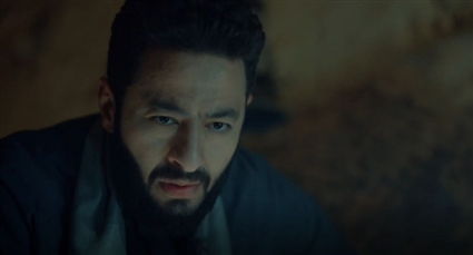 حمادة هلال في مشهد من المداح أسطورة العودة