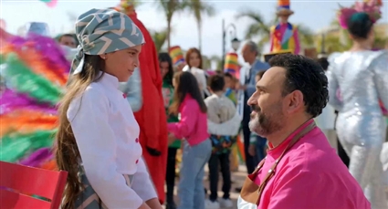 أكرم حسني في مشهد من بابا جه