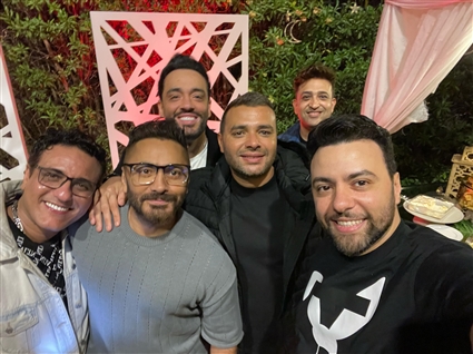 صور - تامر حسني ورامي صبري ورامي جمال ومحمد رحيم يجتمعون في حفل إفطار مدين 