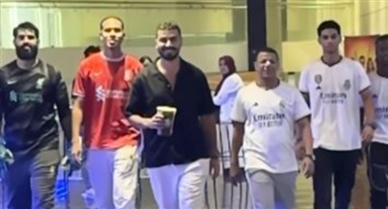 محمد أنور وأشباه نجوم العالم