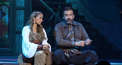 كريم عبد العزيز ونيللي ركيم من مسرحية السندباد