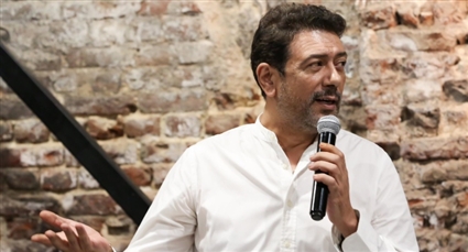 أحمد وفيق يحذر من فيديو متداول يوحي بتورطه في تجارة الأعضاء: أنا هاعمل محضر