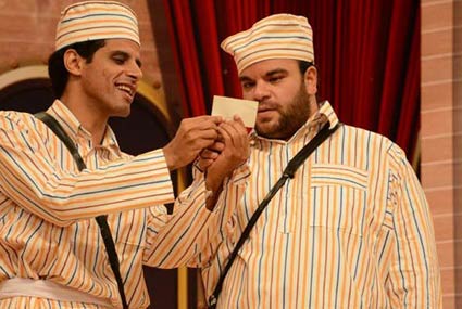 مشهد من عرض "جواز صالونات"