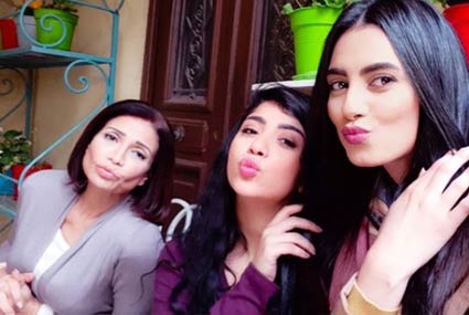 ولاء الشريف وكارولين عزمي وسوسن بدر في كواليس &quot;أبو العروسة&quot;