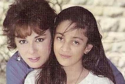 تحدثت نجلاء فتحي عن ياسمين ابنتها عندما تقابلت مع حمدي قنديل في أول مرة أثناء عزومته لهما، اندمجت معه وهي من شجعتها على الزواج منه