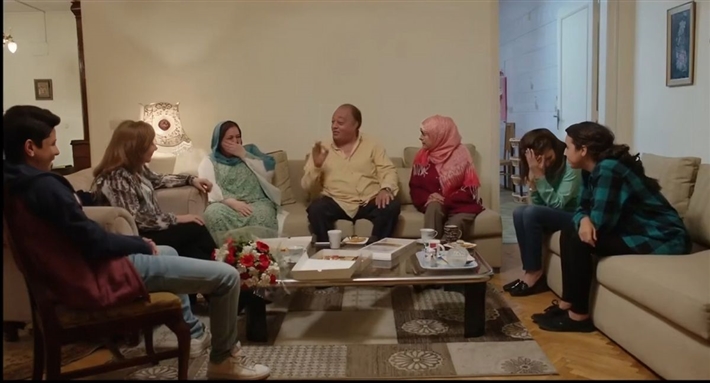 مشهد من مسلسل سابع جار