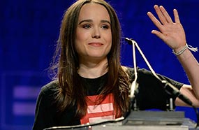 ألن بيج في المؤتمر الذي أعلنت خلاله عن مثليتها