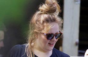 أديل تنزه ابنها بحديقة الحيوان